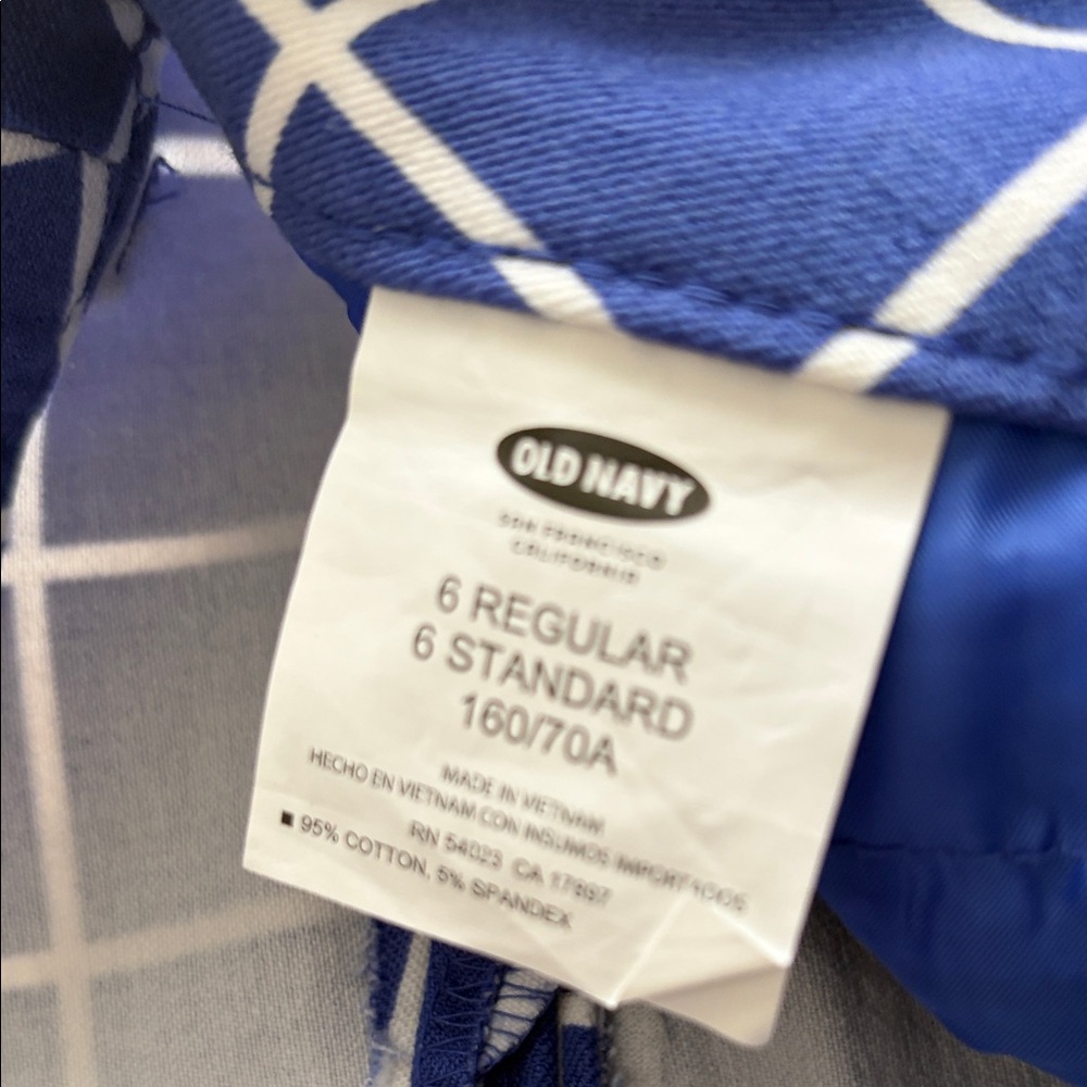 Old Navy Blue And White Patterned Pixie Pants - image 3